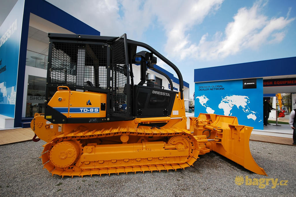 Pásový dozer Dressta TD-8S LGP