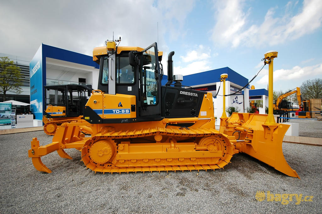 Pásový dozer Dressta TD-9S LT