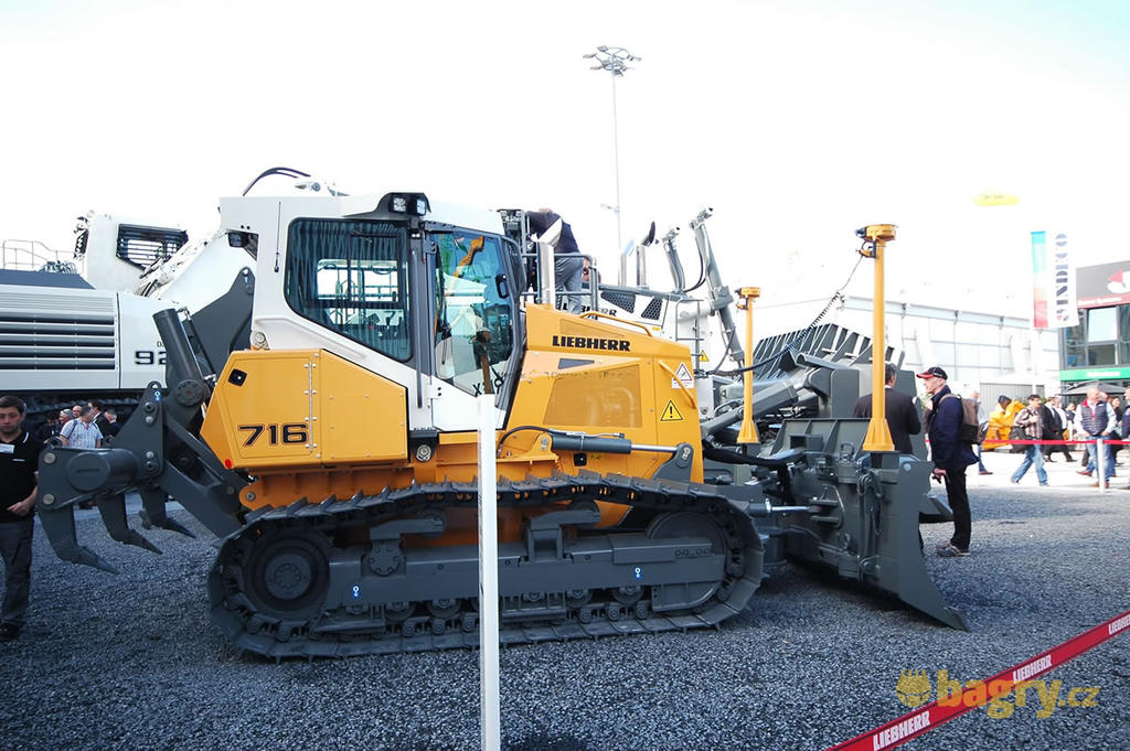 Pásový dozer Liebherr PR 716 LPG