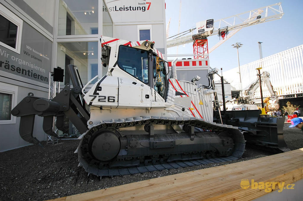 Pásový dozer Liebherr PR 726 LPG