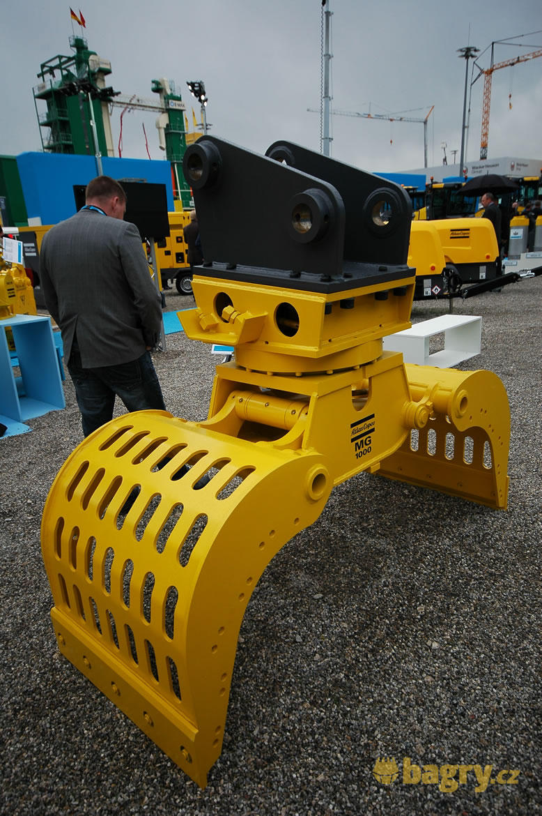 Demoliční drapák Atlas Copco MG1000
