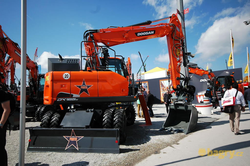 Kolové rypadlo Doosan DX165W-5