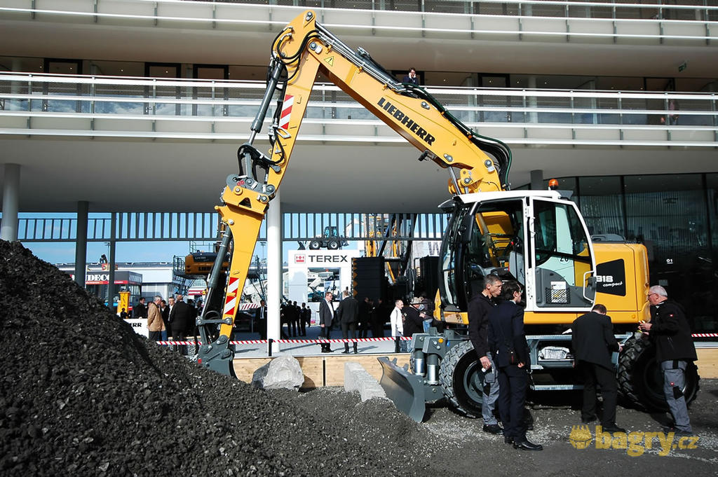 Kolové rypadlo Liebherr A 918 Compact