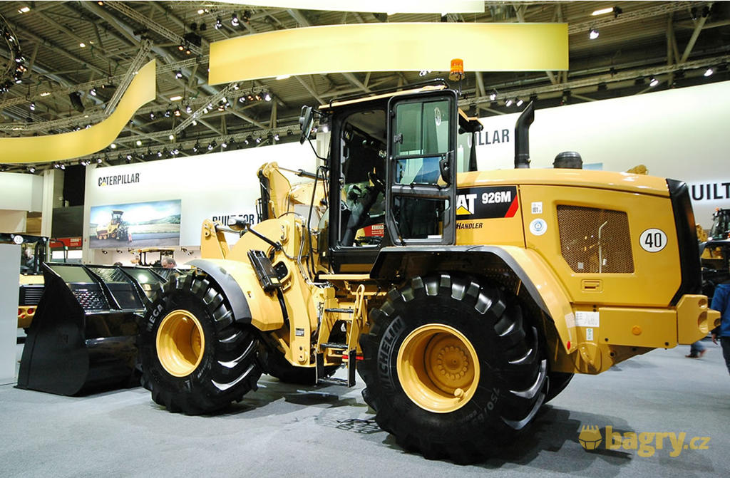 Kolový nakladač Caterpillar 926M