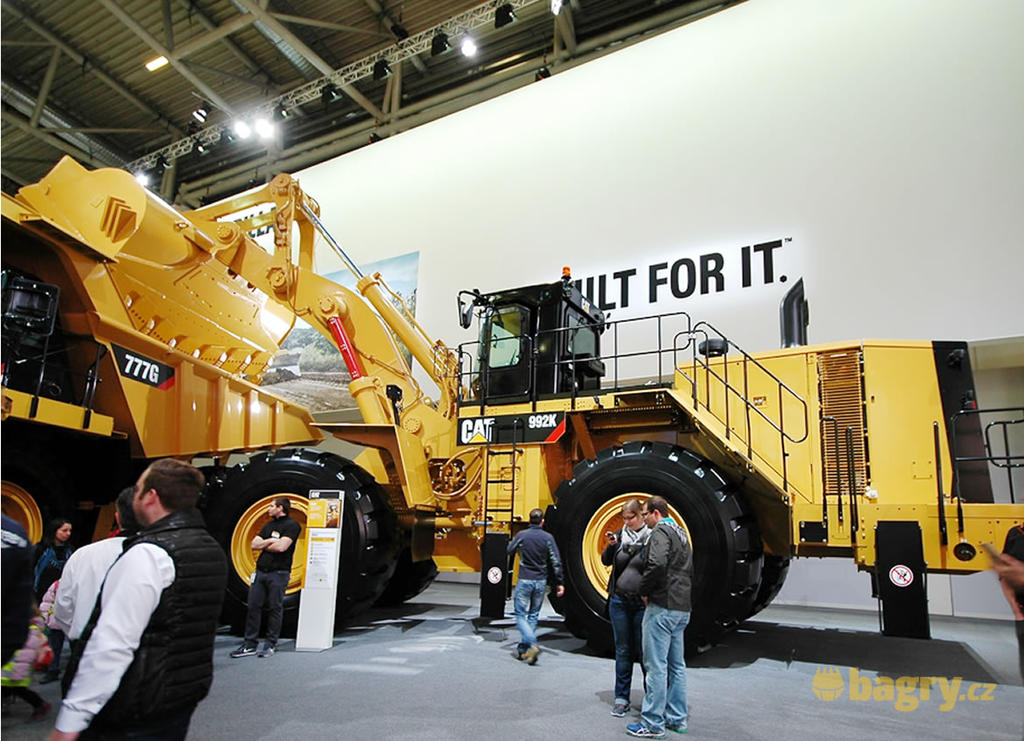 Kolový nakladač Caterpillar 992K