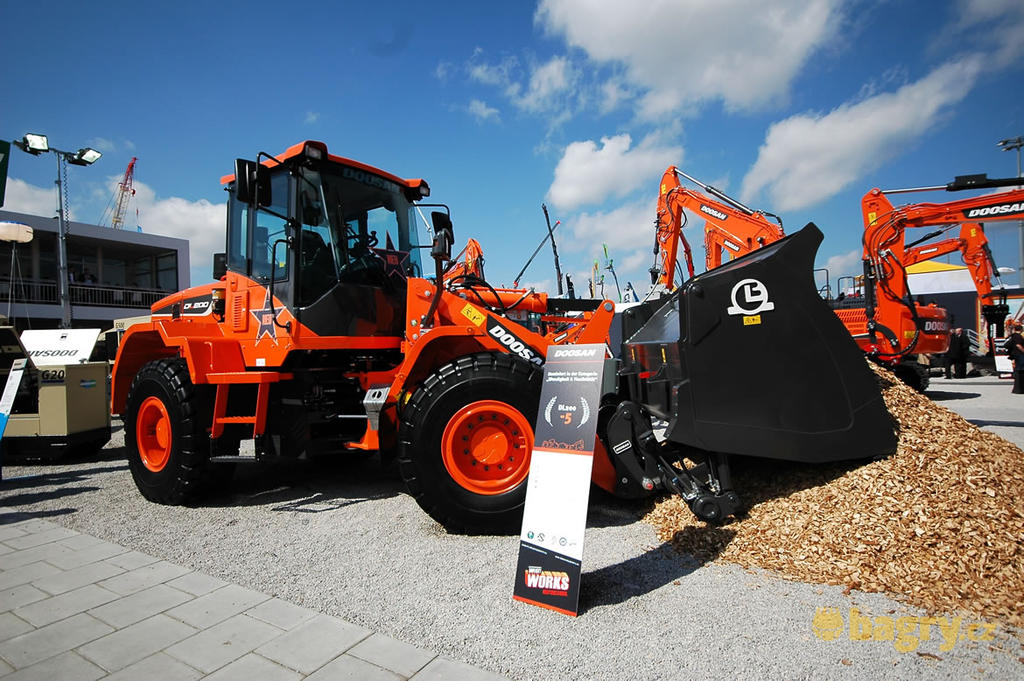 Kolový nakladač Doosan DL200-5.