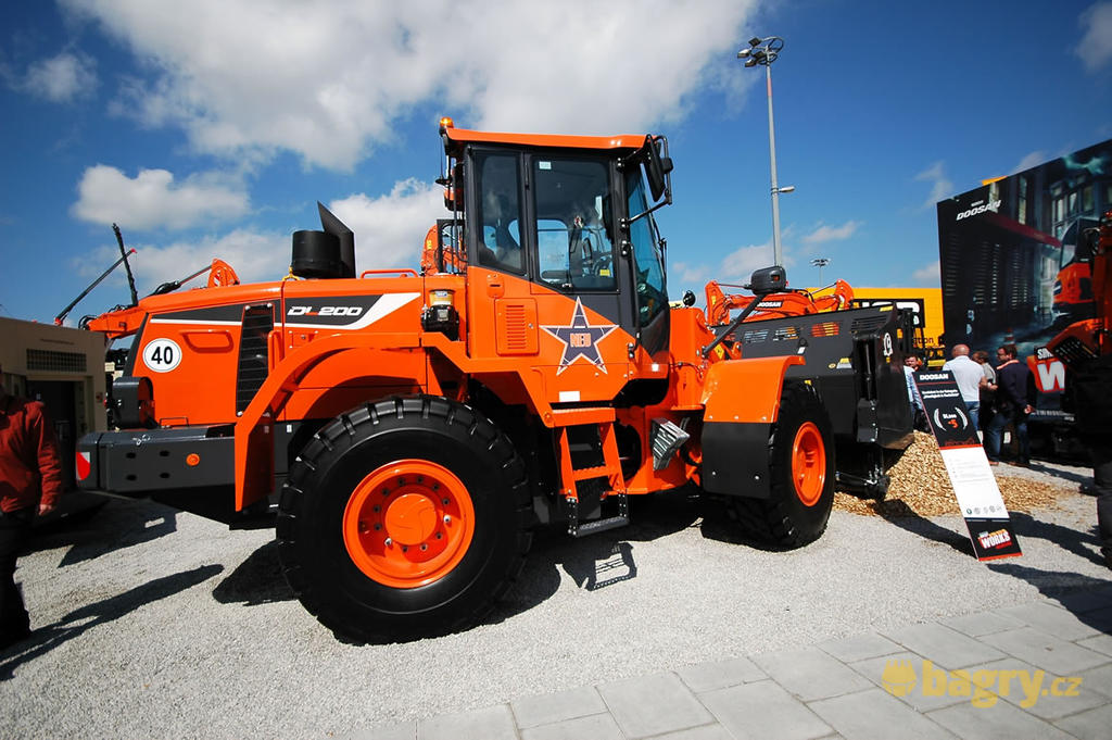 Kolový nakladač Doosan DL200-5