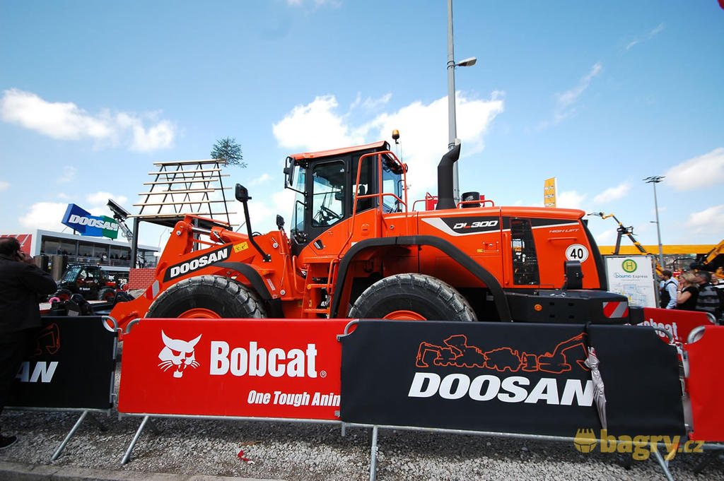 Kolový nakladač Doosan DL300