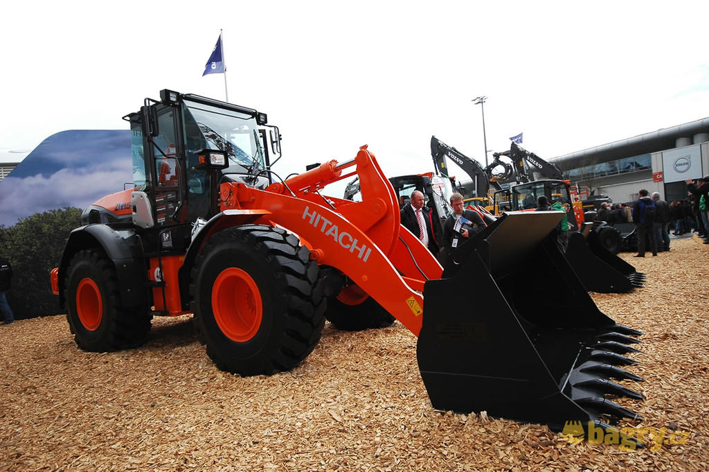Kolový nakladač Hitachi ZW150