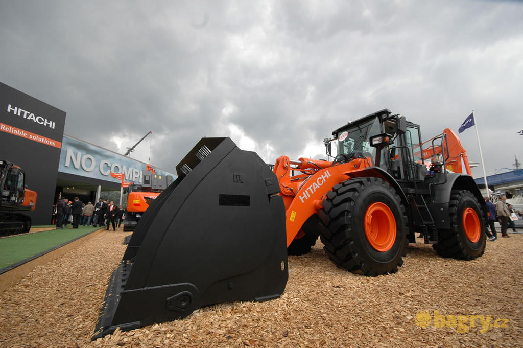 Kolový nakladač Hitachi ZW220