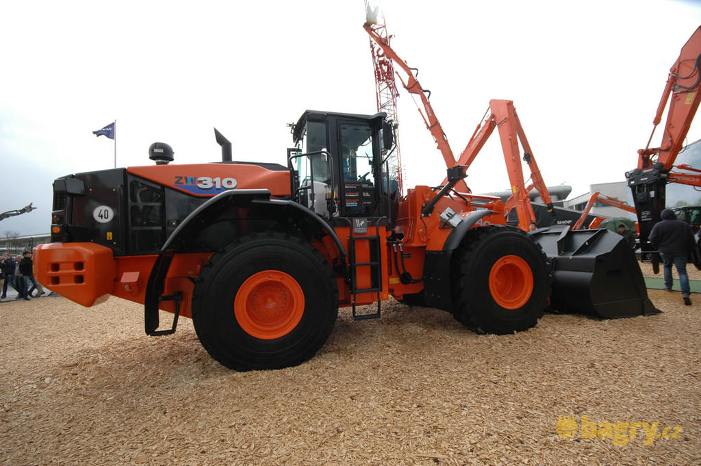 Kolový nakladač Hitachi ZW310