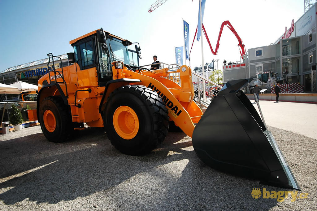 Kolový nakladač Hyundai HL970