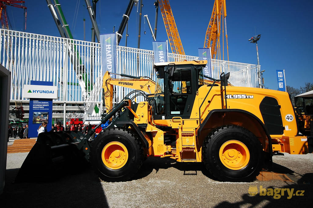 Kolový nakladač Hyundai HL 955 TM