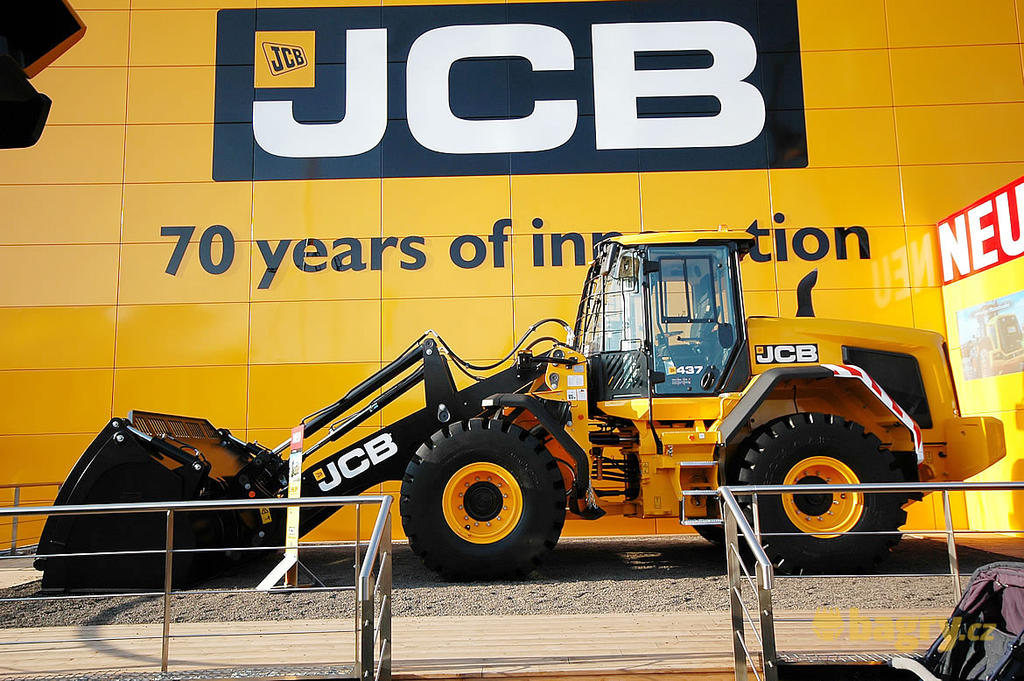 Kolový nakladač JCB 437HT SHL (nový)