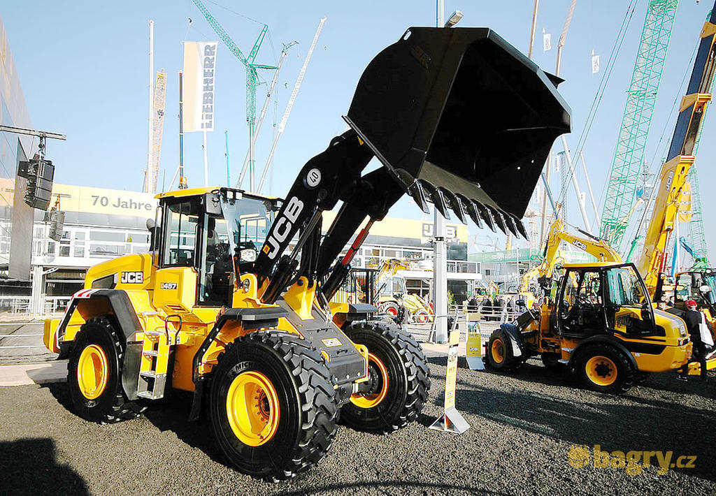 Kolový nakladač JCB 457 ZX