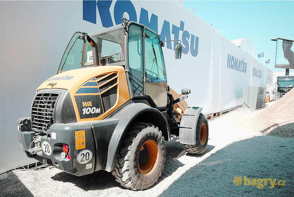 Kolový nakladač Komatsu WA100M