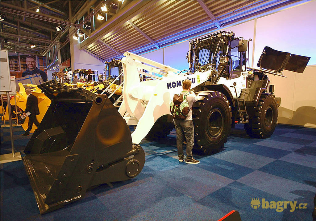 Kolový nakladač Komatsu WA320-7