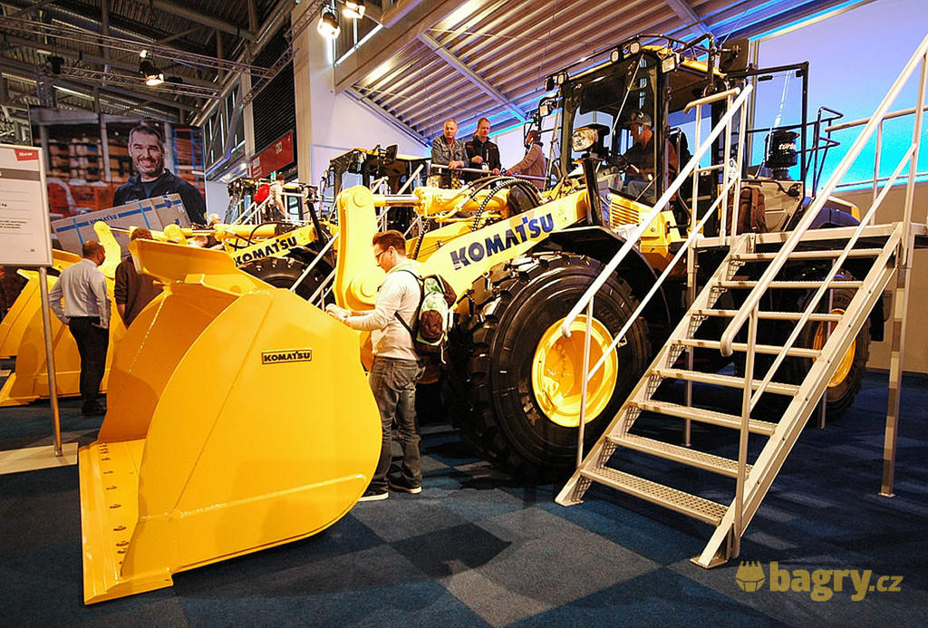 Kolový nakladač Komatsu WA380-8 (nový)