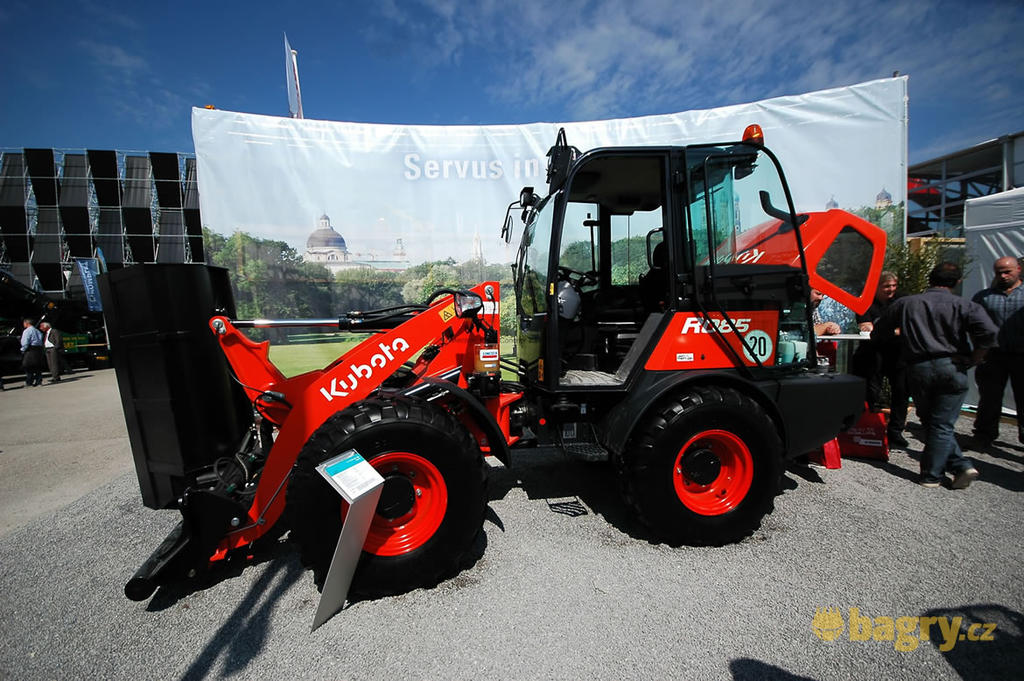 Kolový nakladač Kubota R085