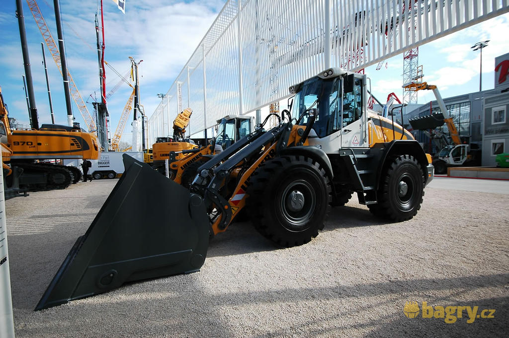 Kolový nakladač Liebherr L546 P