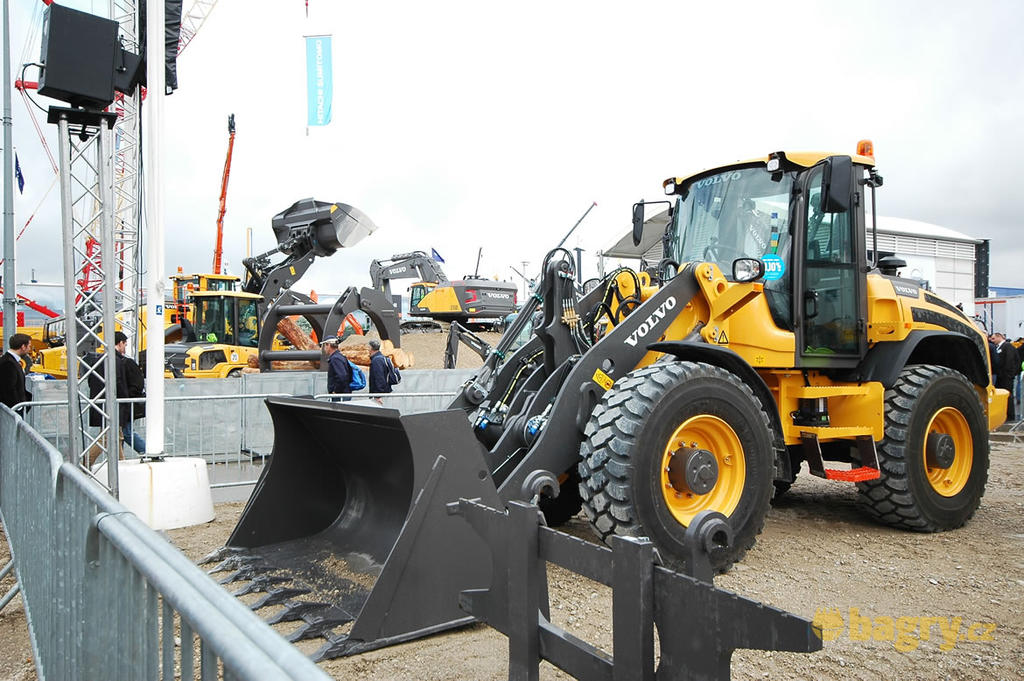 Kolový nakladač Volvo L120H