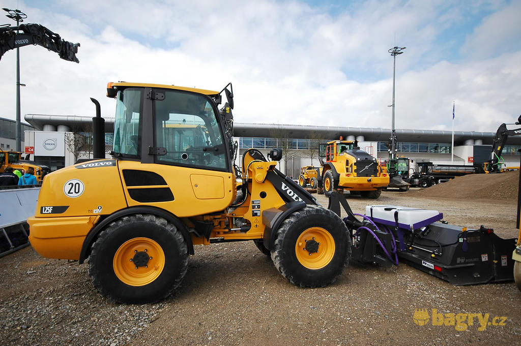 Kolový nakladač Volvo L25F