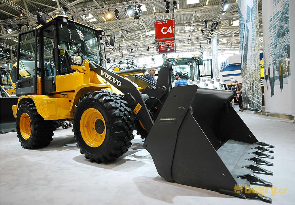 Kolový nakladač Volvo L30G
