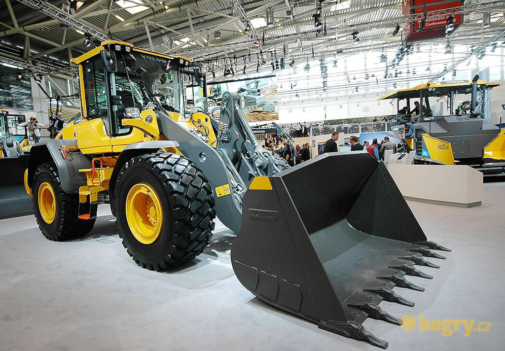 Kolový nakladač Volvo L90H