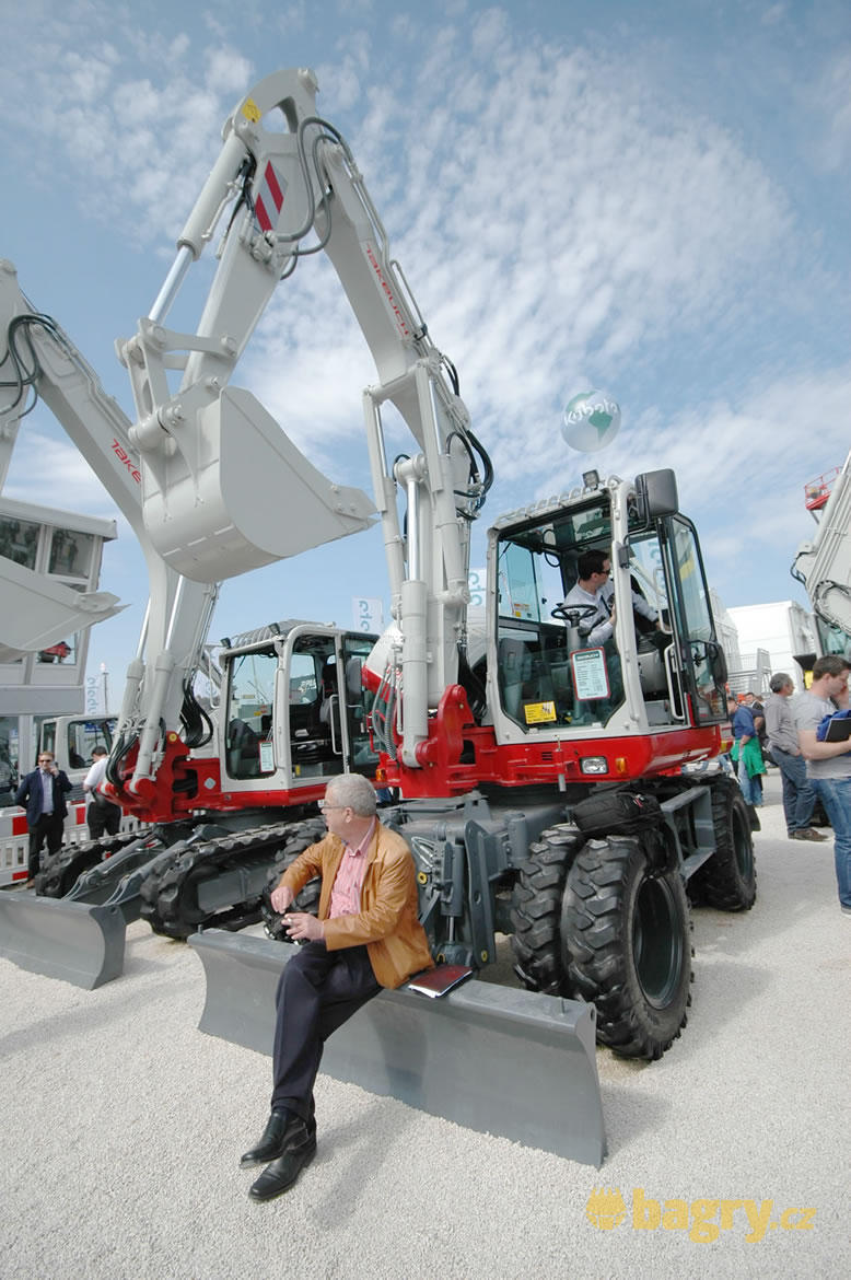 Kolové midirypadlo Takeuchi TB295W