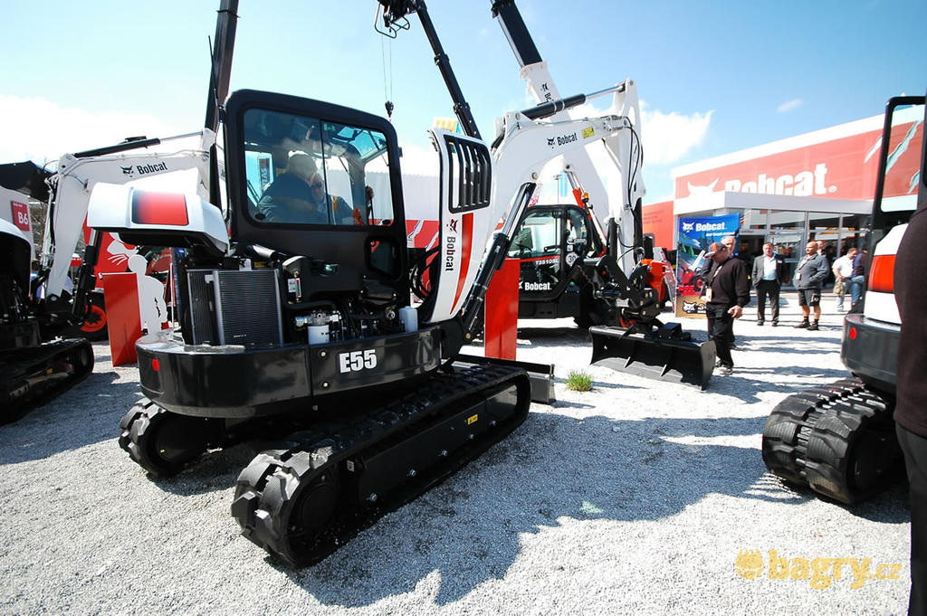 Pásové minirypadlo Bobcat E55