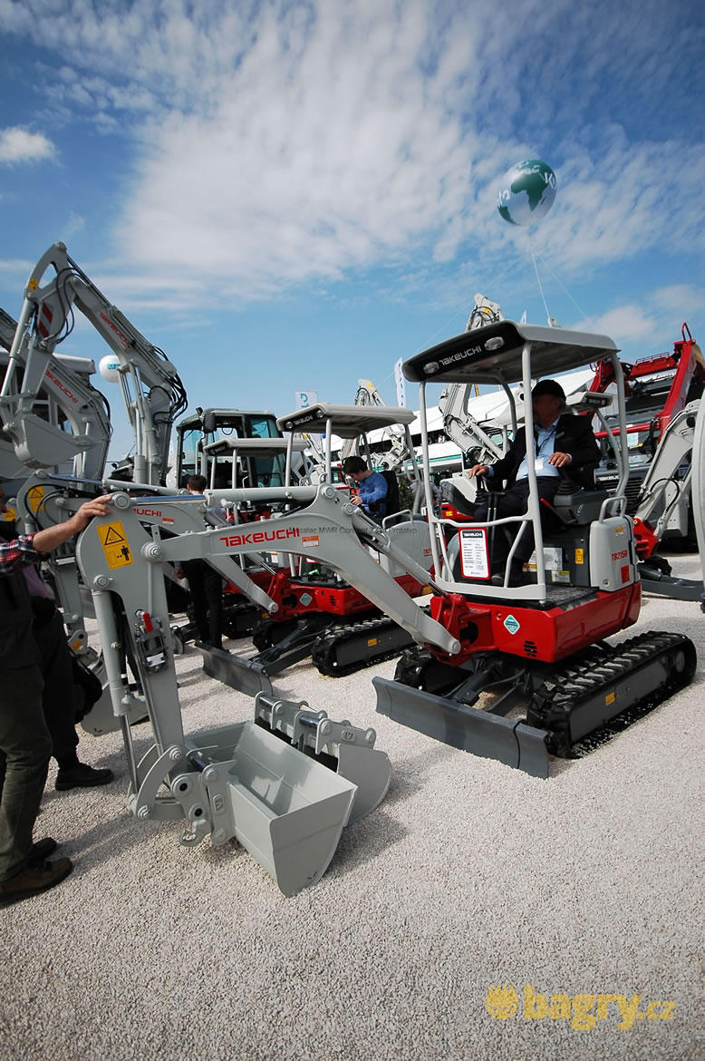 Pásové minirypadlo Takeuchi TB215R
