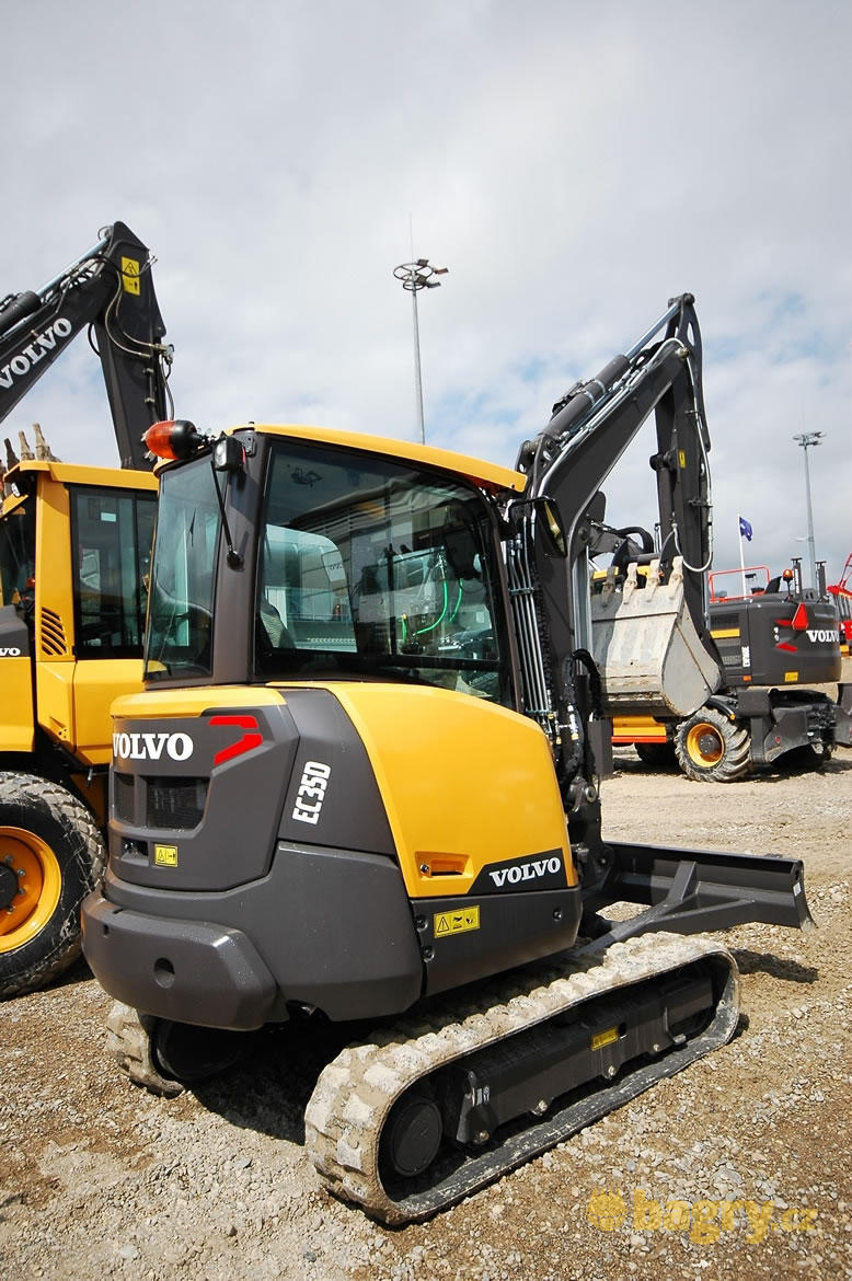 Pásové minirypadlo Volvo EC35D