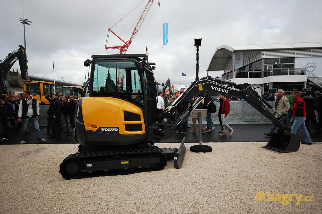 Pásové minirypadlo Volvo PL3005D