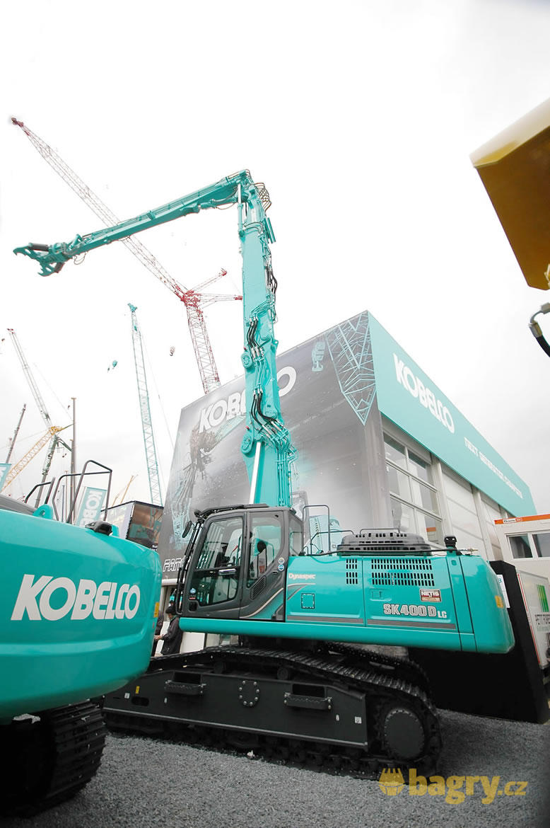 Demoliční pásové rypadlo Kobelco SK400DLC-9