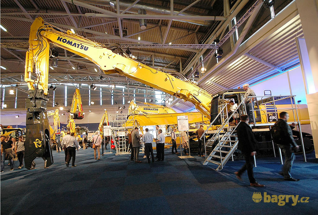 Demoliční pásové rypadlo Komatsu PC490LC-11 (nové)