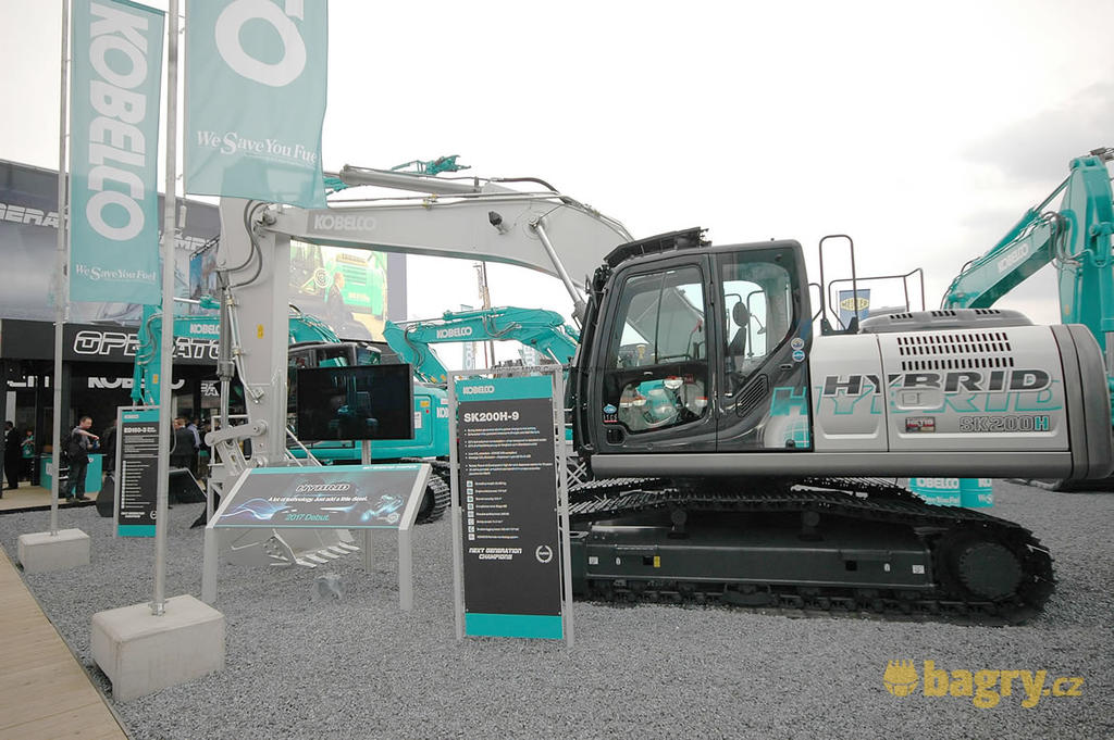 Pásové hybridní rypadlo Kobelco SK200H-9