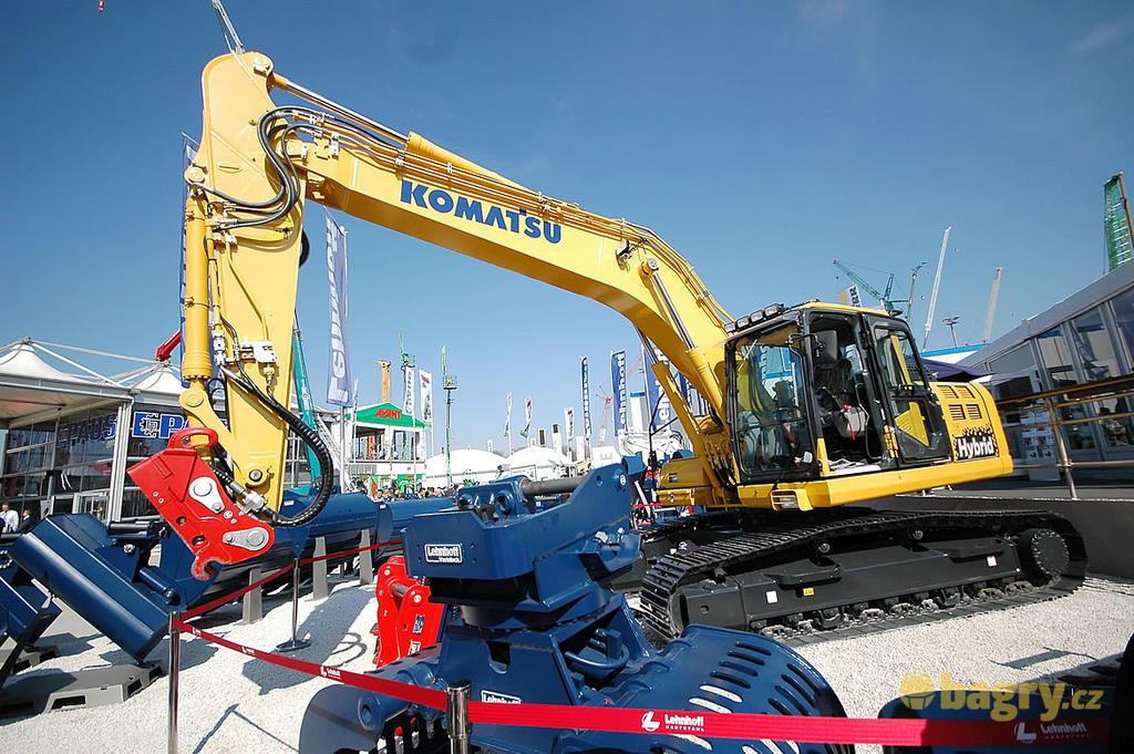 Pásové hybridní rypadlo Komatsu HB 215LC-1