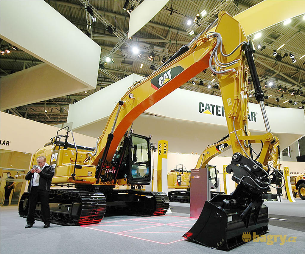 Pásové rypadlo Caterpillar 323F L (nové)