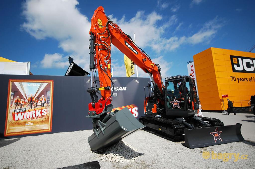 Pásové rypadlo Doosan DX140LCR-5.