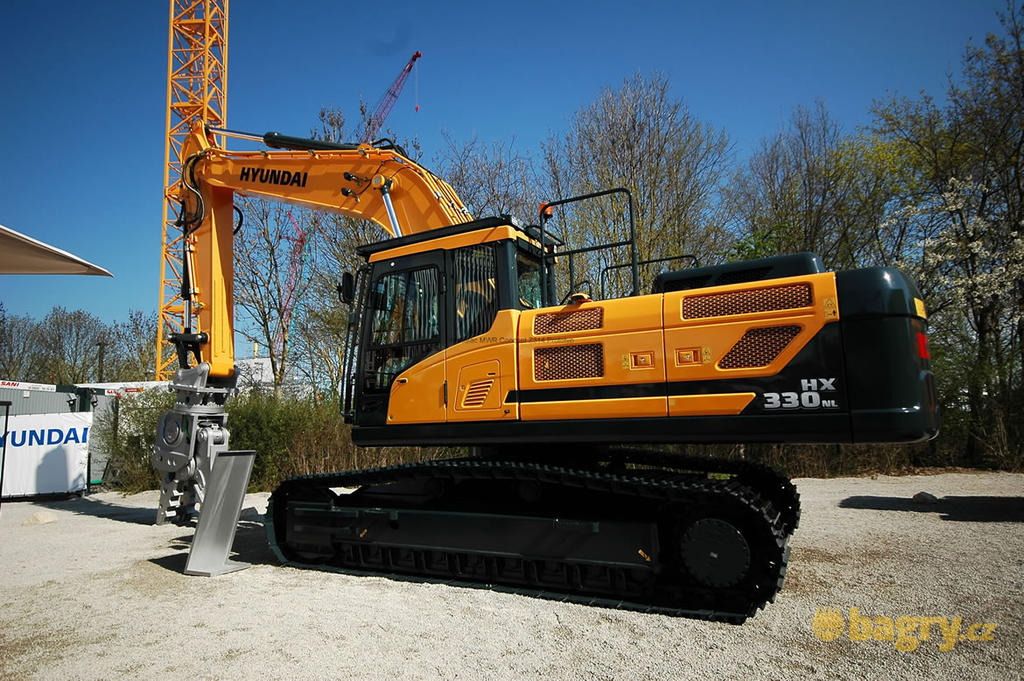 Pásové rypadlo Hyundai HX 330 NL