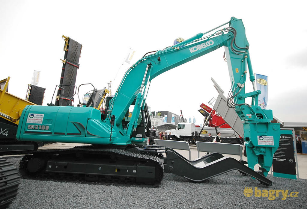 Pásové rypadlo Kobelco SK210D-9