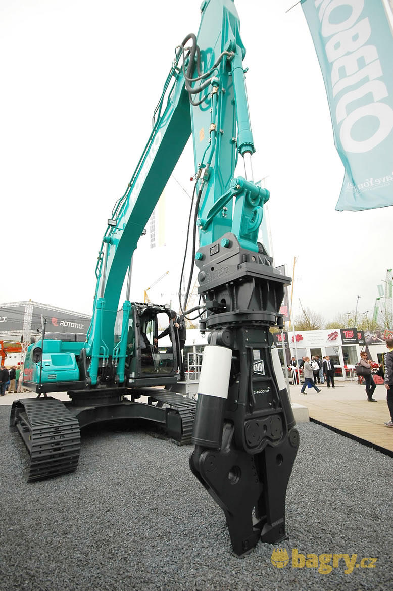 Pásové rypadlo Kobelco SK210LC-10 s nůžkami EMB