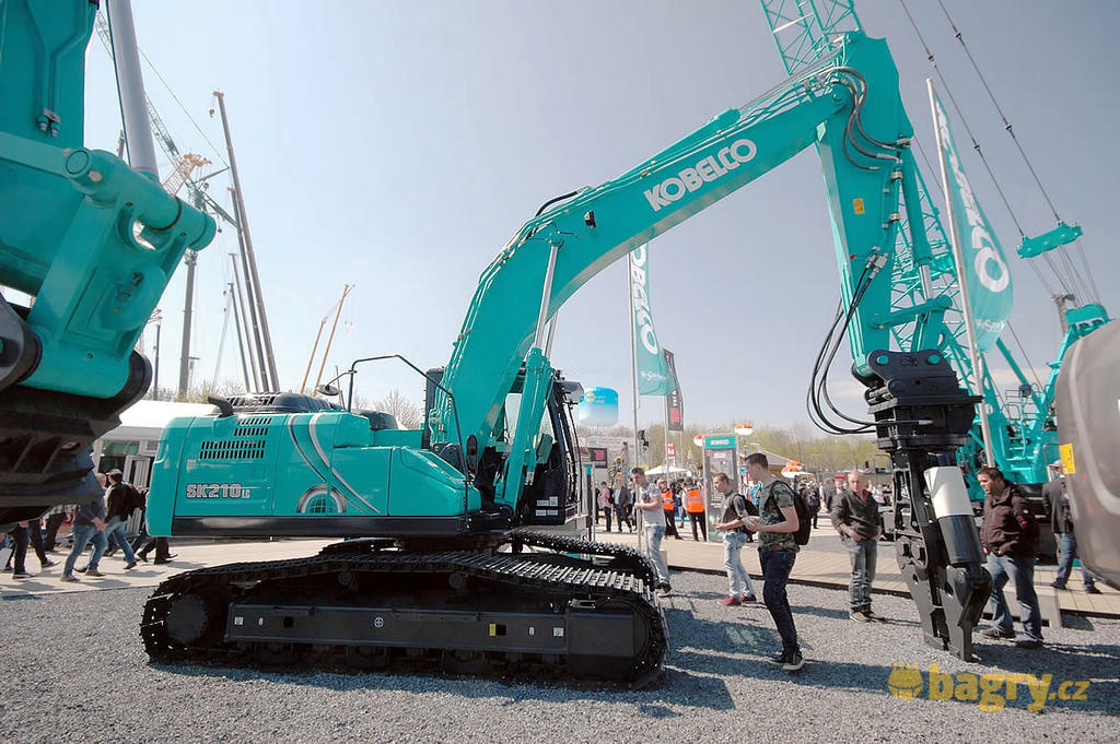 Pásové rypadlo Kobelco SK 210 LC