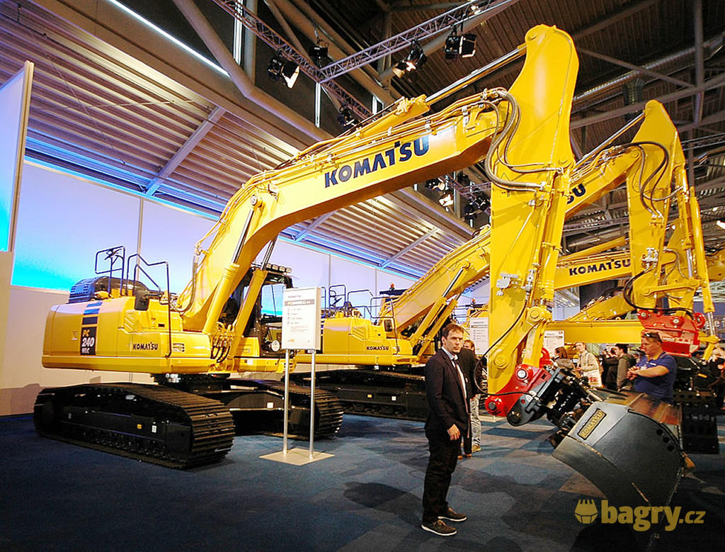 Pásové rypadlo Komatsu PC240NLC-11