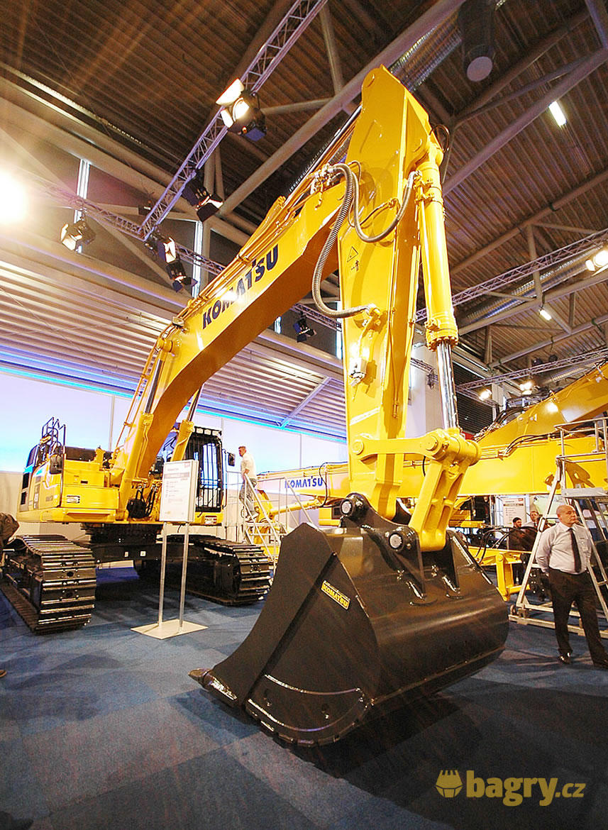 Pásové rypadlo Komatsu PC490LC-11 (nové)