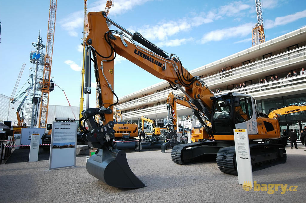 Pásové rypadlo Liebherr R926 Litronic
