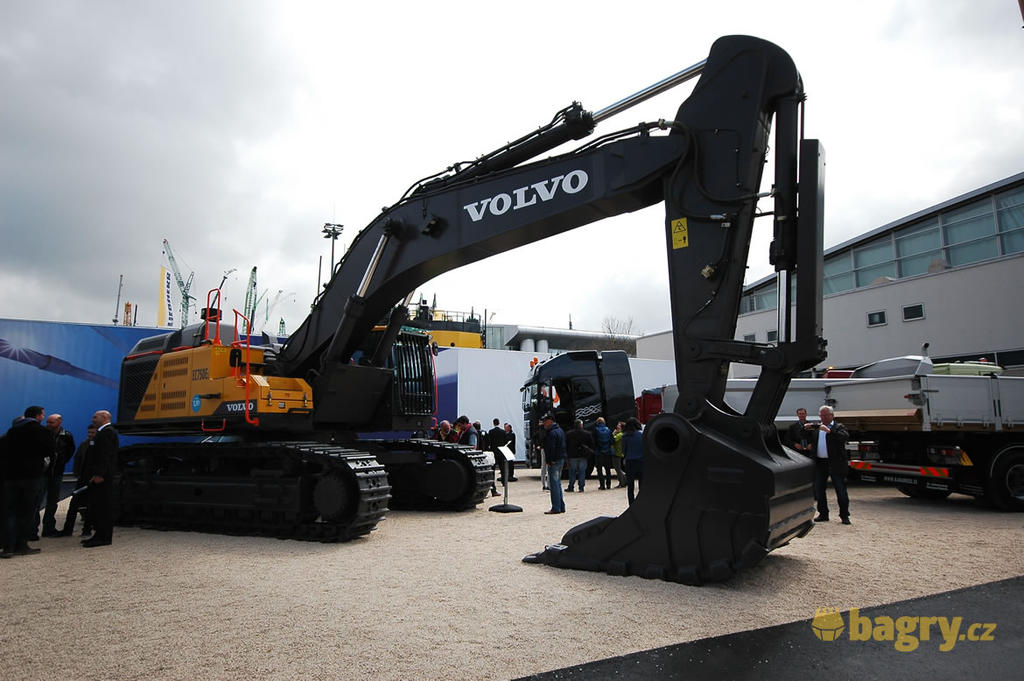 Pásové rypadlo Volvo EC750E