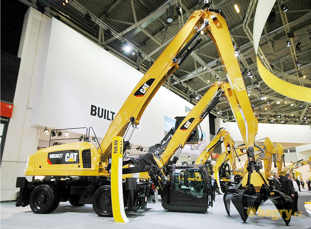Překládkové kolové rypadlo Caterpillar MH3037 (nové)