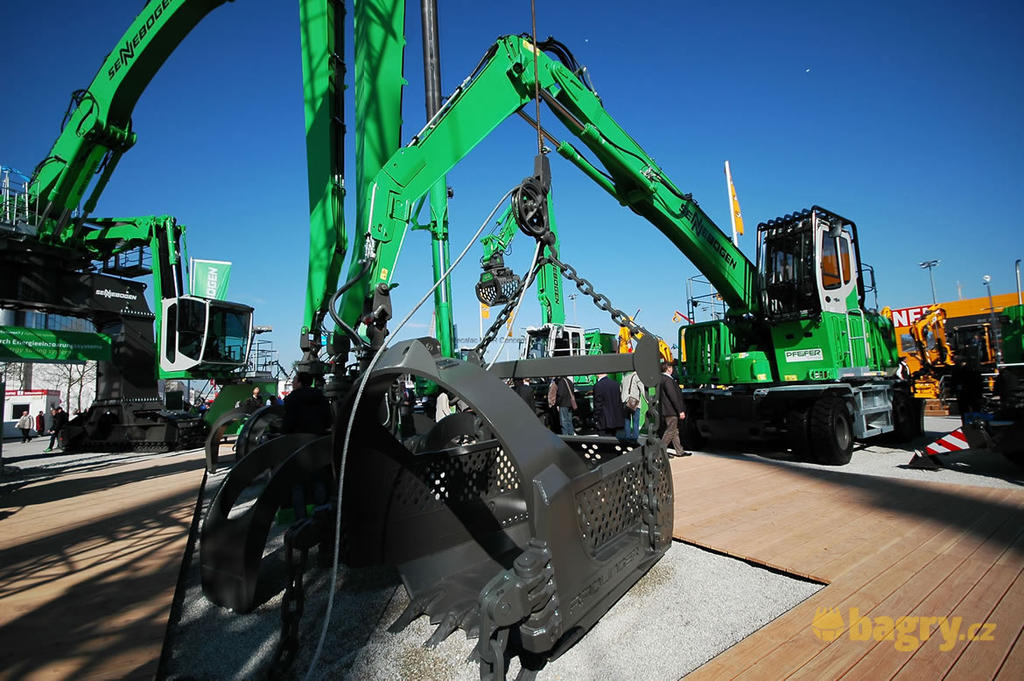 Překládkové kolové rypadlo Sennebogen 730 E