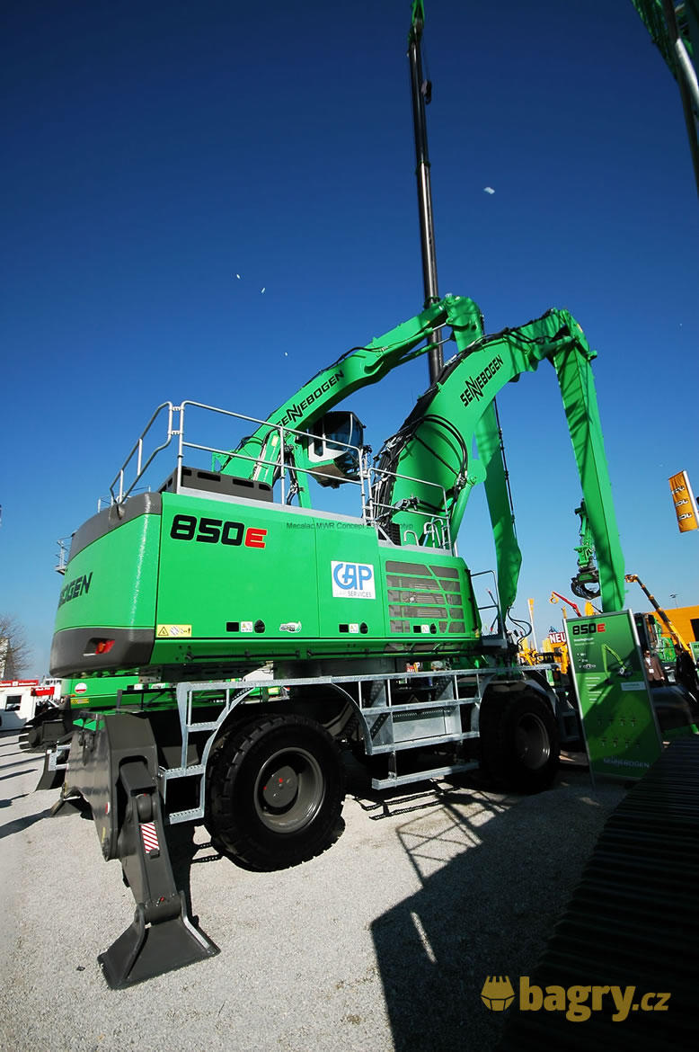 Překládkové kolové rypadlo Sennebogen 850E